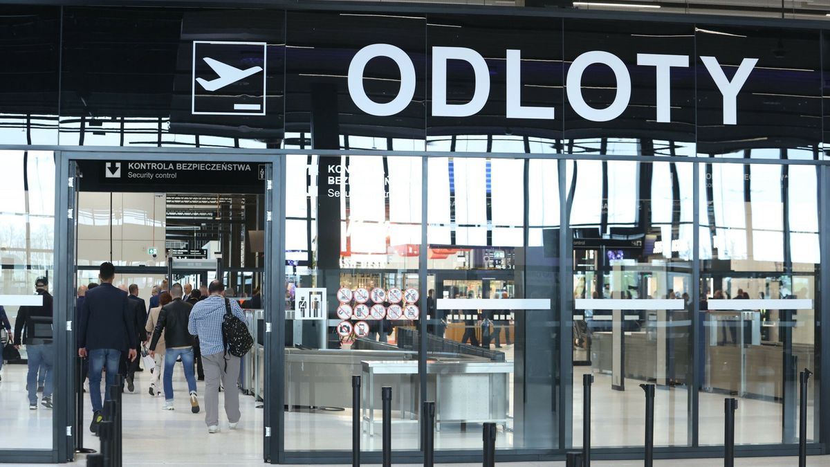 Głęboka konsumencka recesja nie powstrzymuje przed podróżowaniem. Eksperci mówią: zamiast na towary, wydajemy na doświadczenia