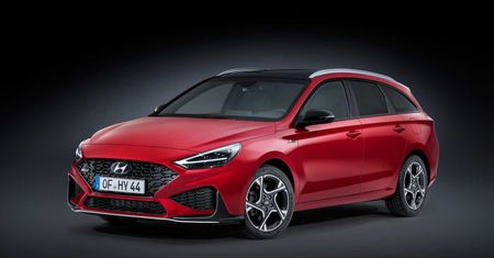 Hyundai i30 po faceliftingu. Mocniejszy silnik, miękka hybryda i bogate wyposażenie