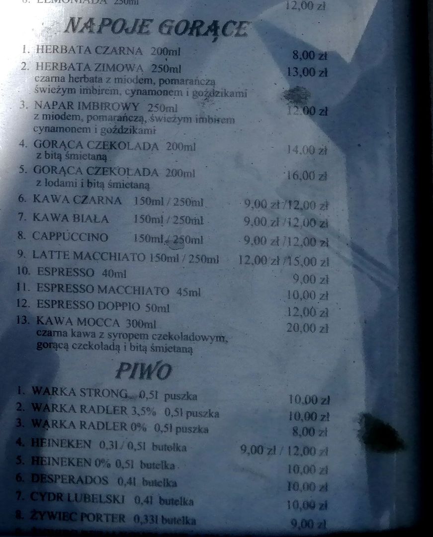 Przykładowe menu z cenami zimnych i gorących napoi z nadmorskiej części Trójmiasta.