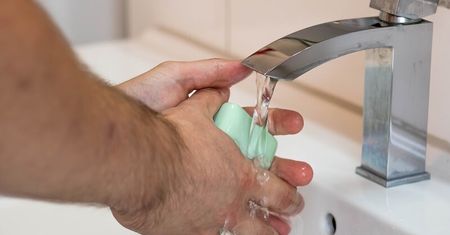 Woda w kranie zmieniła kolor. Wszystko przez awarię sieci wodociągowej
