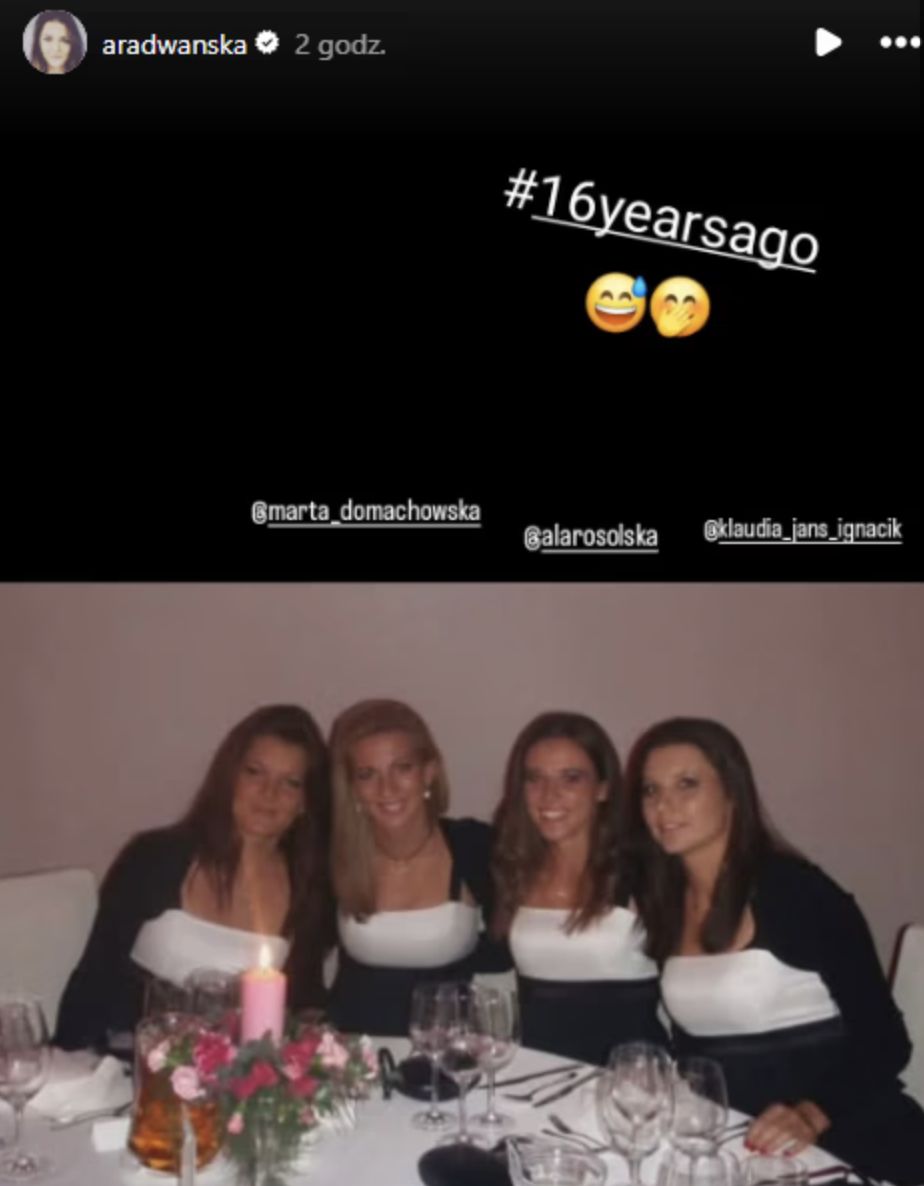 Agnieszka Radwańska (z lewej) z koleżankami w 2010 roku