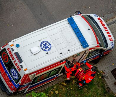 Tragiczna decyzja dyspozytora. Mężczyzna zmarł sam w mieszkaniu