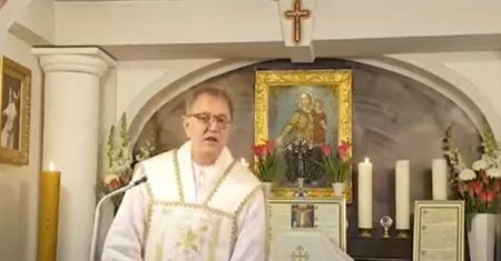 Ksiądz spał w jej domu. Po tym, co zrobił już tego nie powtórzy