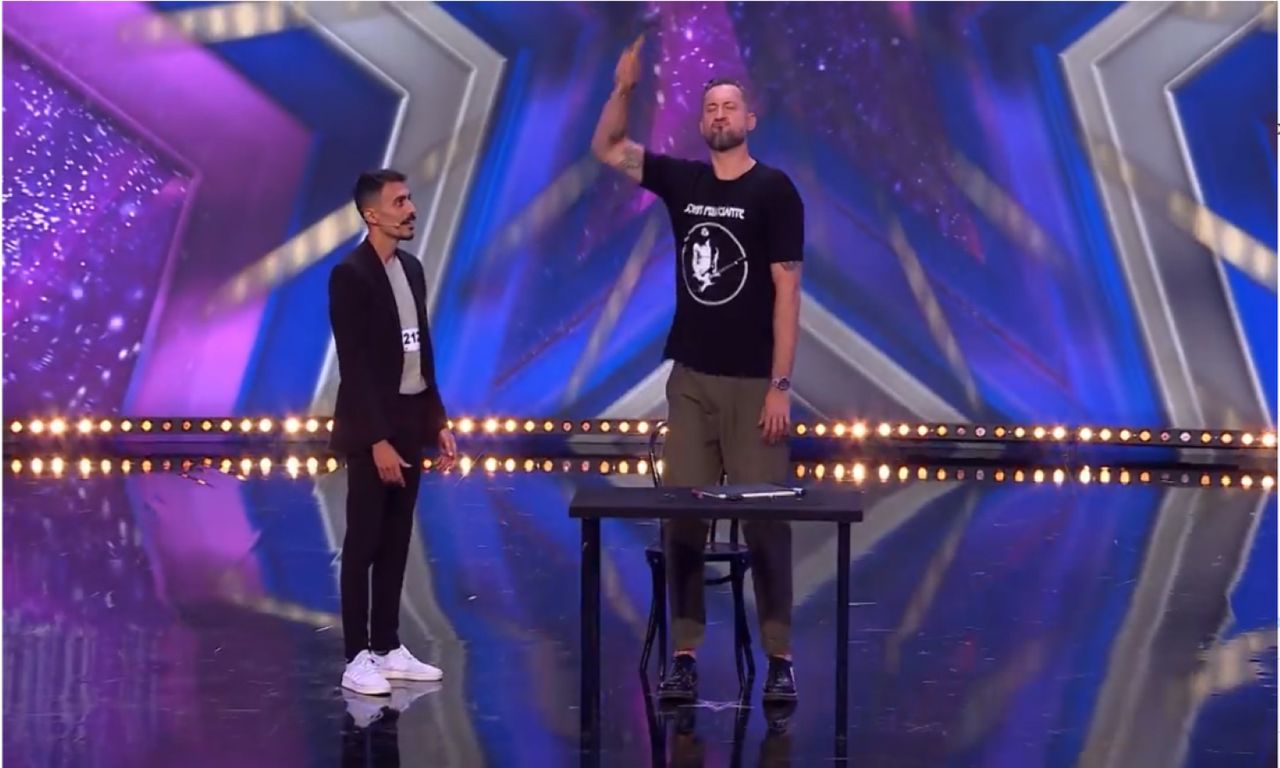 Marcin Prokop rzuca młotkiem w Agnieszkę Chylińską