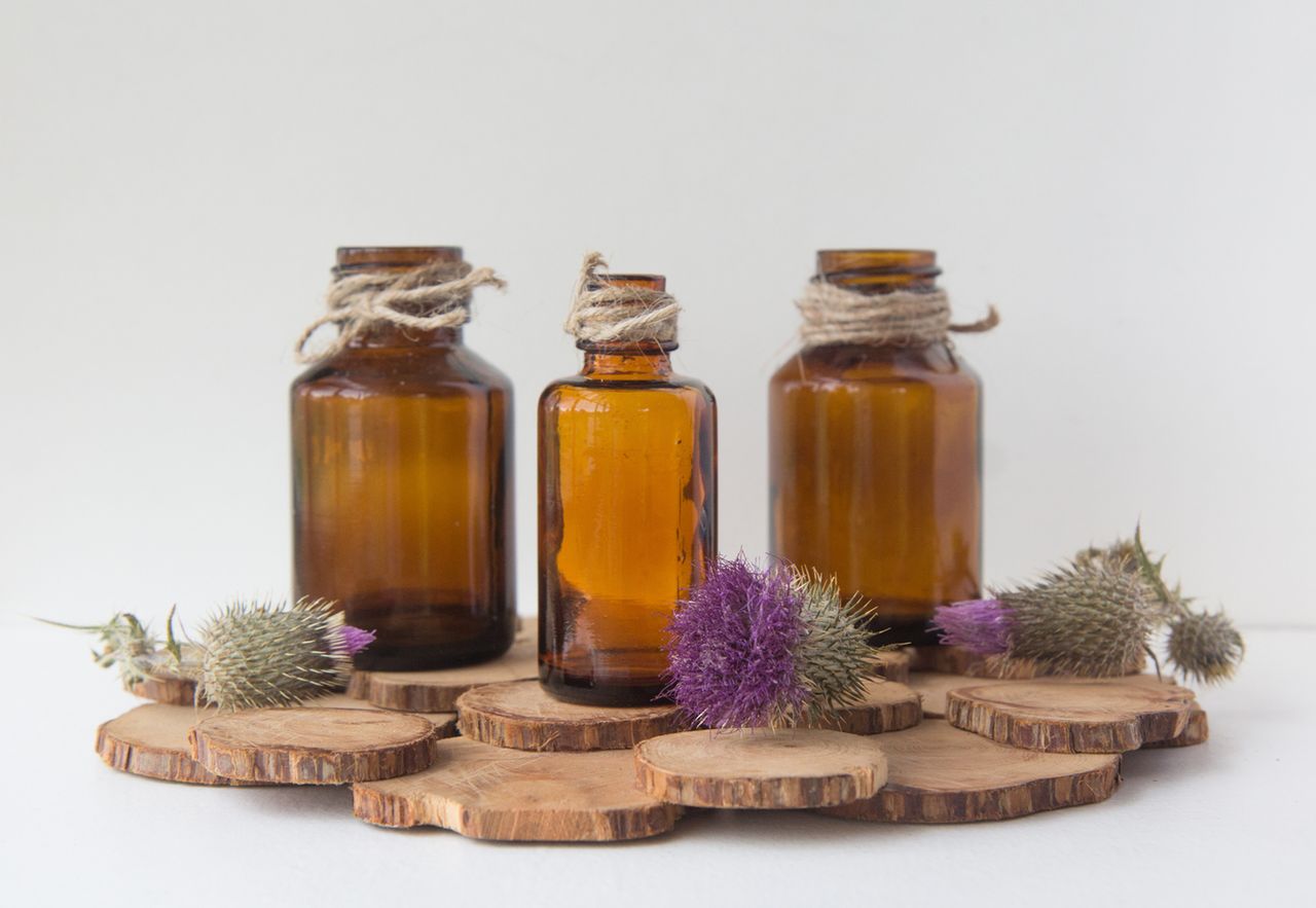 Olej z ostropestu – właściwości, zastosowanie i przeciwwskazania