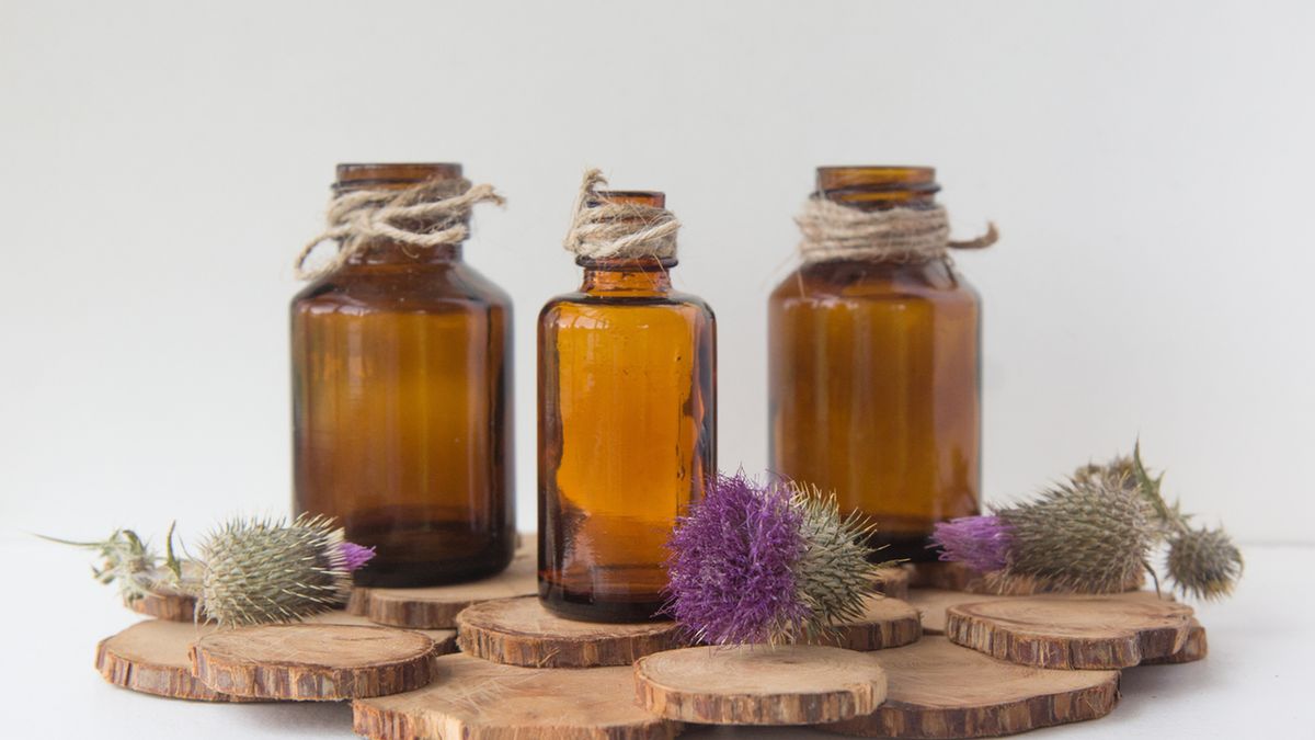 Olej z ostropestu może być stosowany zarówno wewnętrznie, jak i zewnętrznie.