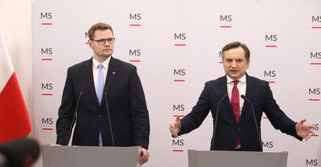Resort Ziobry zamawiał opinie po fakcie. Chodzi o pieniądze z Funduszu Sprawiedliwości na Pegasusa
