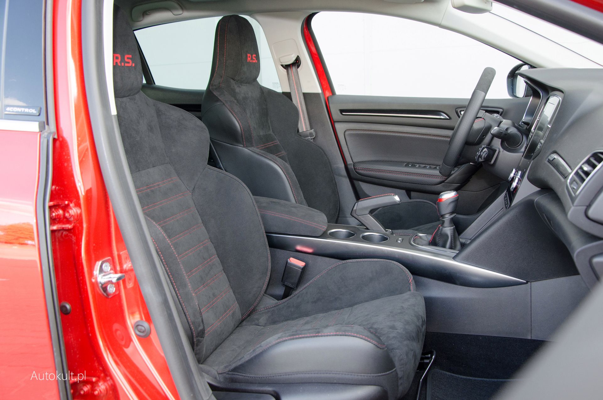 Bardzo dobre fotele Renault Megane R.S.