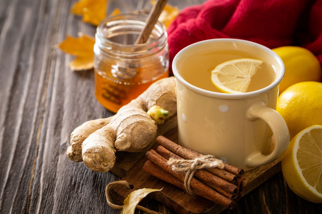 Rozgrzewająca herbata pomoże przezwyciężyć jesienne infekcje.