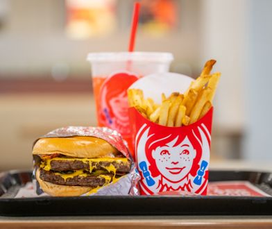 Konkurencja McDonald's wchodzi do Polski. Ruszyły poszukiwania