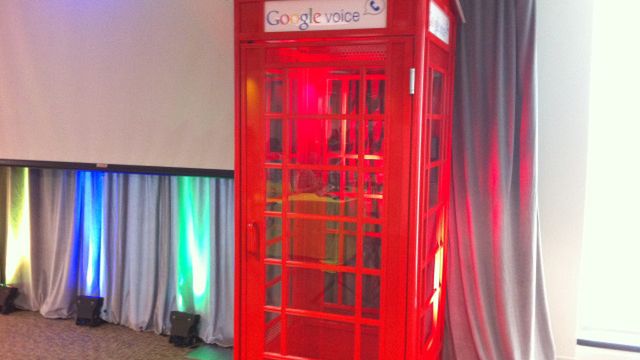 Google Voice Telephone Booths - wujaszek Google powraca w stylu retro [wideo] 1