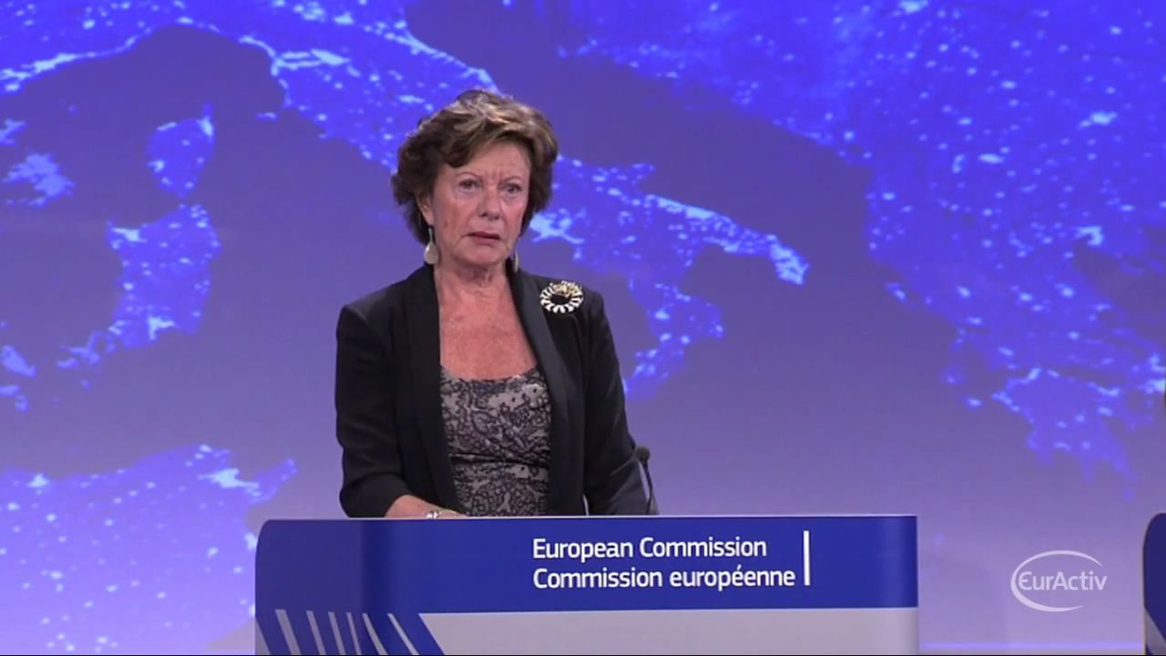 Komisja Europejska chce zlikwidować opłaty za roaming w 2016 roku