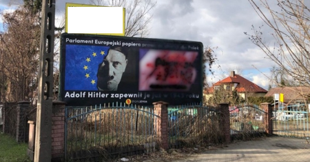 Legnica. Billboard kontrowersyjnej fundacji zniknął. Był na nim Adolf Hitler