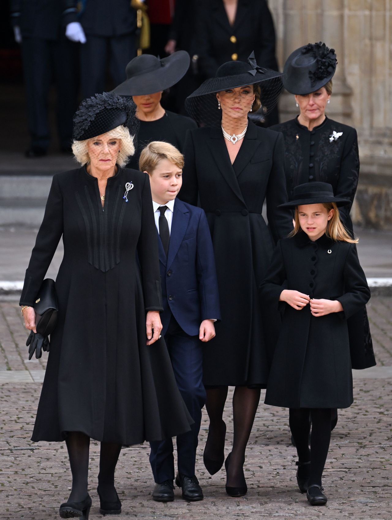 Książę George na pogrzebie królowej Elżbiety II nie miał na sobie czerni