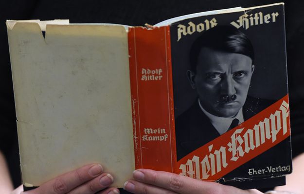 Skrajnie prawicowe wydawnictwo chce wydać "Mein Kampf" Hitlera