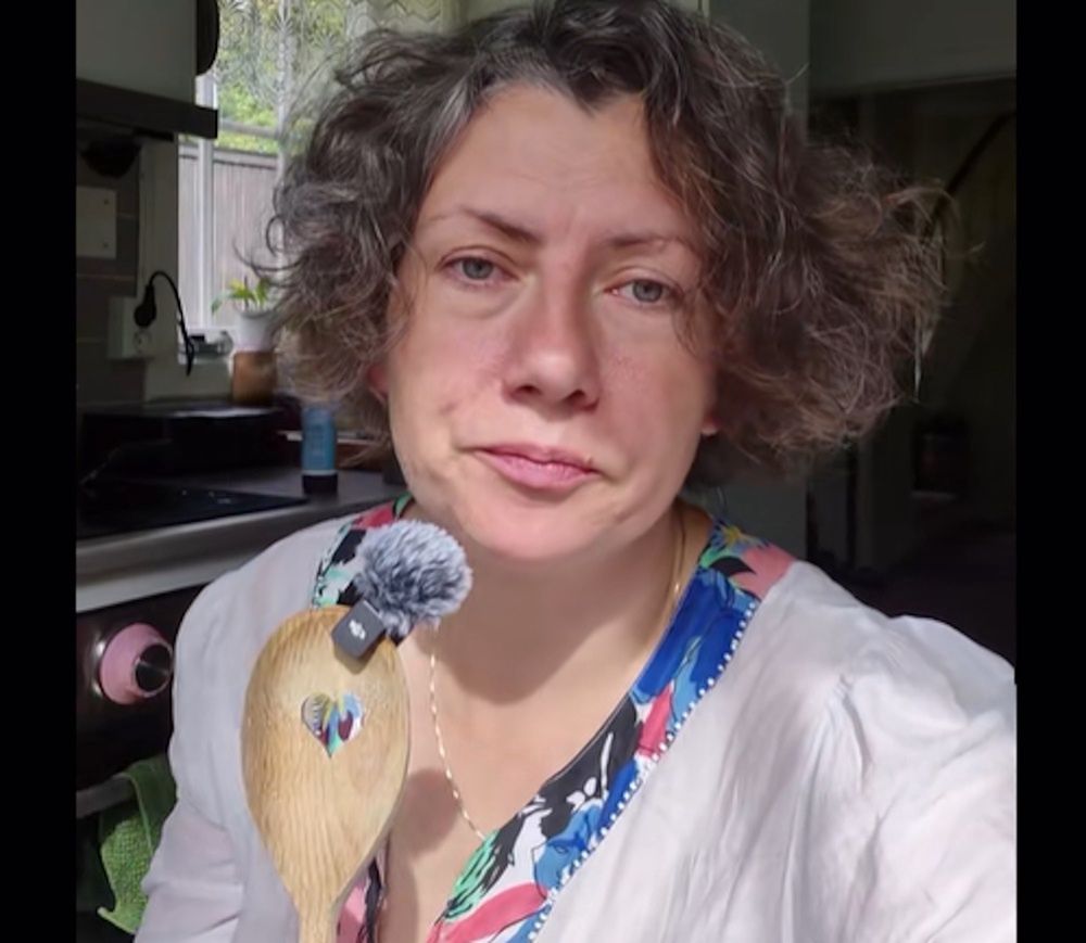 Mieszka w Norwegii