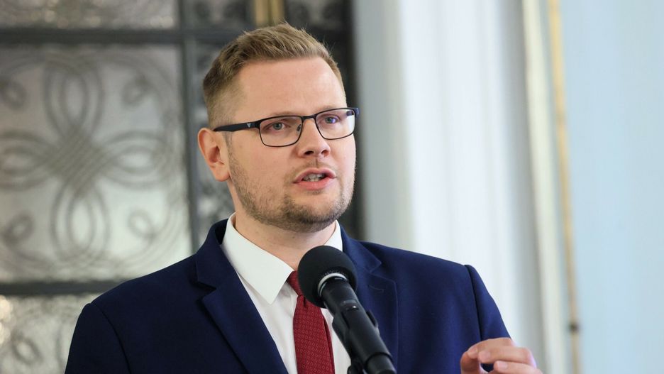 Politycy Suwerennej Polski w sprawie Funduszu Sprawiedliwo?ci
Fot. Wojciech Olkusnik/East News,  Warszawa,  29.05.2024. Sejm. Konferencja prasowa z udzialem politykow Suwerennej Polski pt.: "W sprawie k?amstw o Funduszu Sprawiedliwosci".

N/z: Michal Wos
Wojciech Olkusnik