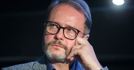 Córka zamieszkała z koleżanką. Żmijewski przygarnął je pod swój dach