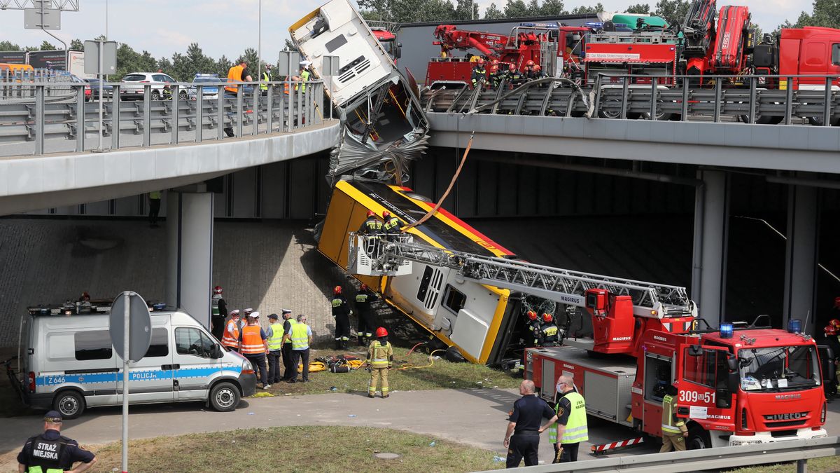 Wypadek na moście Grota. Jedna osoba zginęła, kilka zostało ciężko rannych
