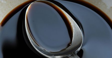 Włosi uwielbiają, Polacy unikają. Opóźnia procesy starzenia