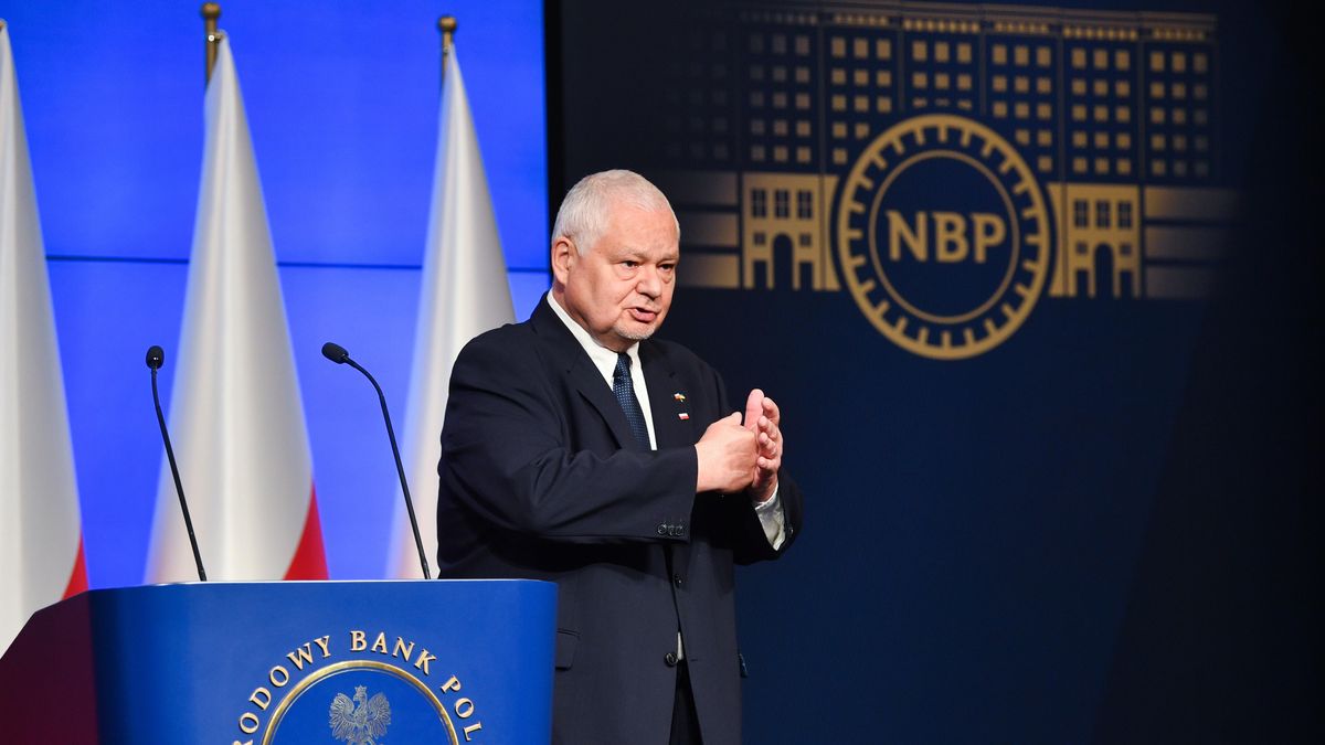 Na zdjęciu prof. Adam Glapiński w trakcie konferencji prasowej w siedzibie NBP