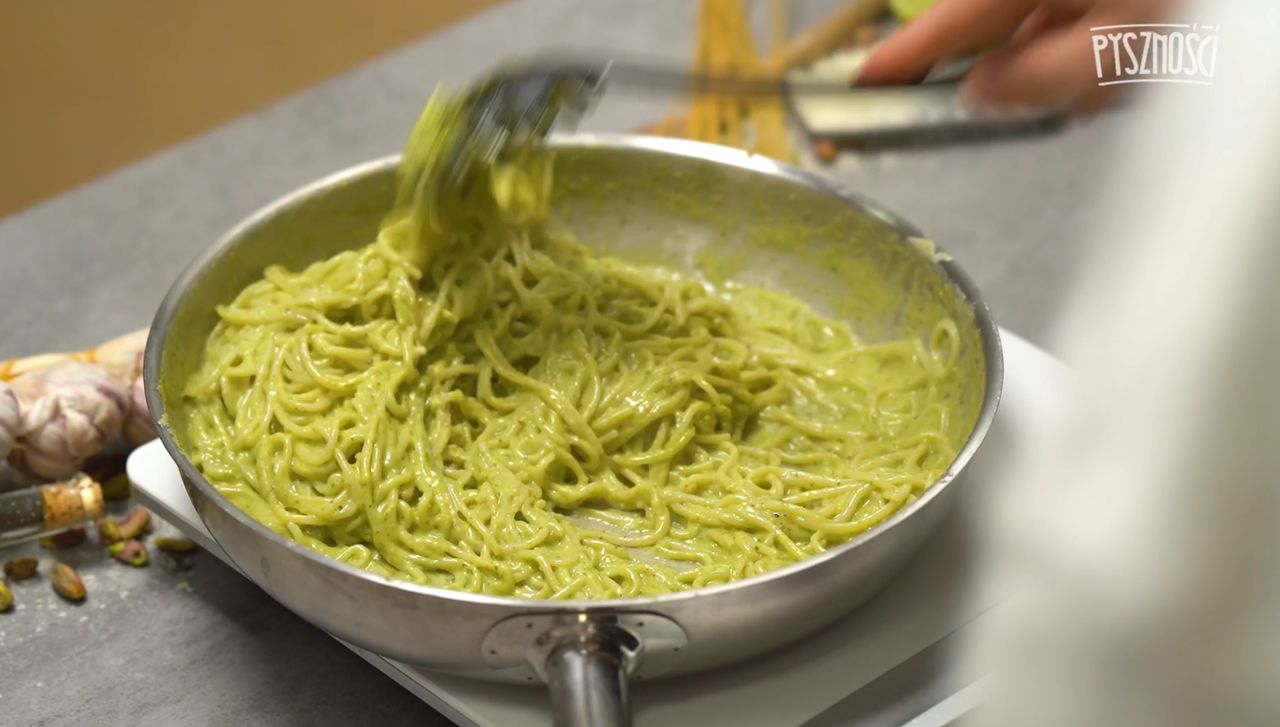 Pasta with pistachio pesto