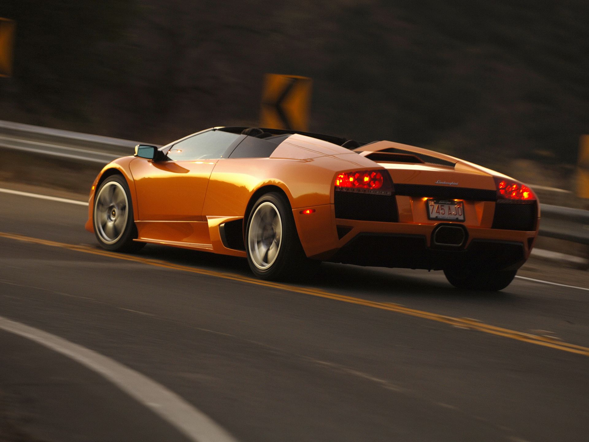 Od dekad z V12: ewolucja hipersamochodów Lamborghini 81