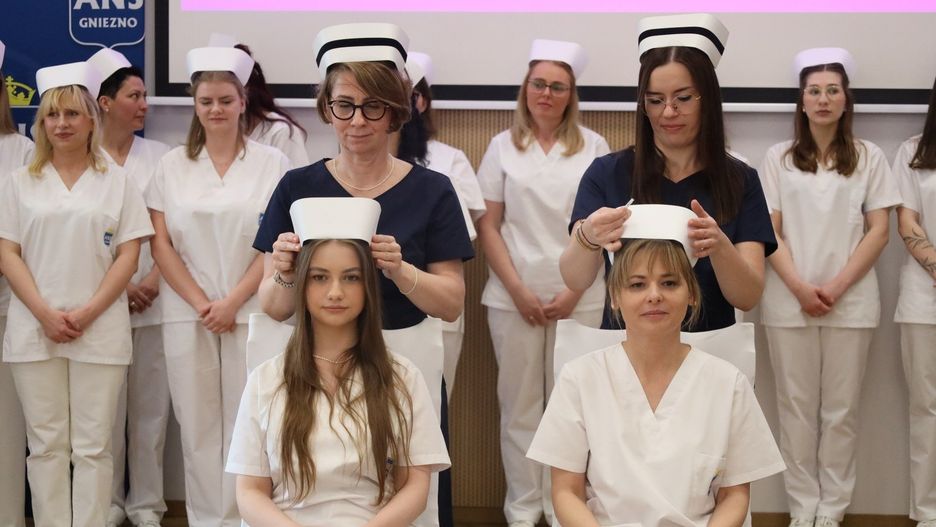 Święto w ANS! Czepkowanie studentów pielęgniarstwa w Gnieźnie