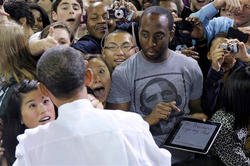 Obamie nie udało się podpisać na iPadzie [wideo]