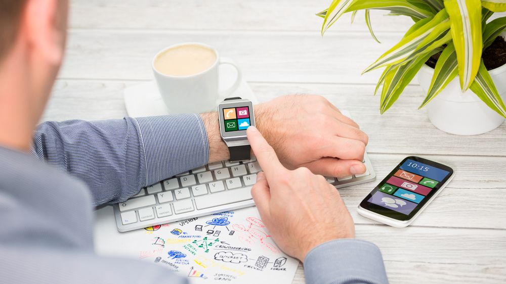 Flagowiec czy tańszy smarton i smartwatch? Sprawdź, co możesz kupić w cenie topowego telefonu 1