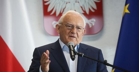 Miller ostro o ustaleniach WP ws. afery na Dolnym Śląsku. "Znajomości chronią pieniądze"