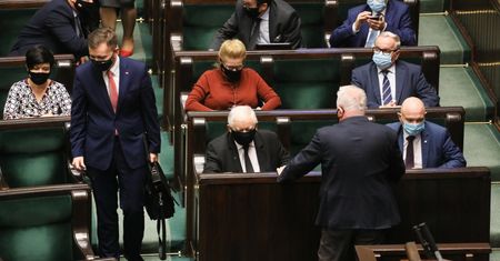 Sejm obraduje. Posłowie zajmą się m.in. ustawą dotyczącą działań przeciwko skutkom COVID-19
