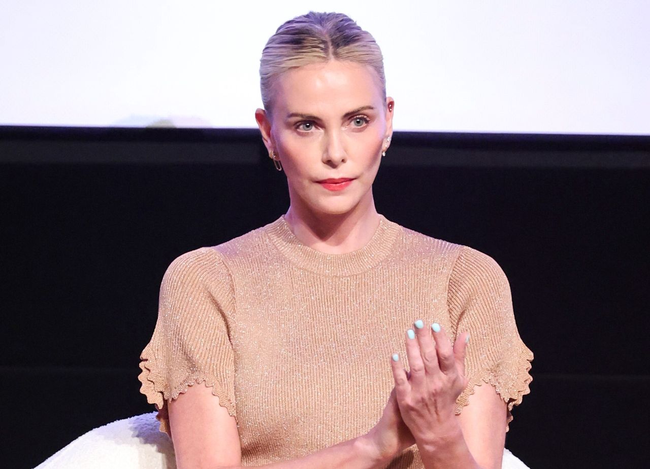 Charlize Theron skończyła 49 lat