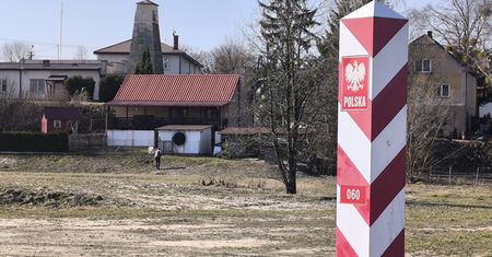 Zniszczenie słupka granicznego. Co grozi za uszkodzenie albo przestawienie znaku?
