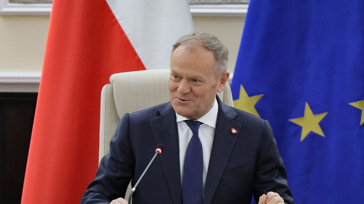Warszawa, 09.12.2025. Premier Donald Tusk na posiedzeniu rządu w KPRM w Warszawie, 9 bm. Rada Ministrów ponownie zajmie się projektem ustawy o rynku kryptoaktywów. Ponadto ministrowie zajmą się też m.in. strategią polskiej polityki zagranicznej na lata 2026-2030. (mr) PAP/Paweł Supernak