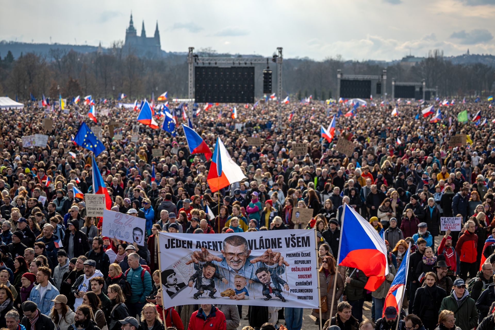 Gigantyczny protest w Pradze. Ćwierć miliona Czechów wyszło na ulice