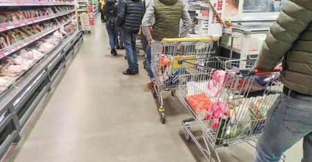 "Wzrost skłonności do oszczędzania". Eksperci o rozczarowaniu PKB
