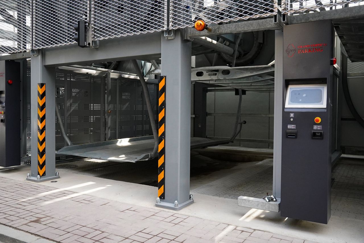 W Katowicach powstał pierwszy w Polsce automatyczny parking