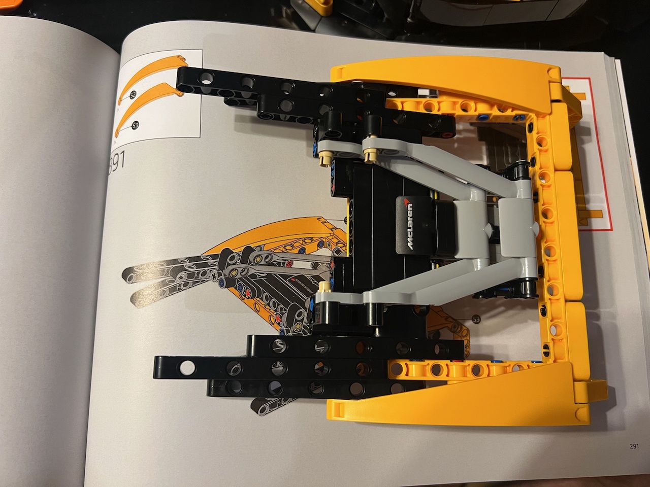 Składanie McLarena P1 z klocków LEGO krok po kroku