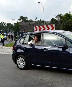 Papamobile poszły pod młotek. Licytacja aut papieża Franciszka