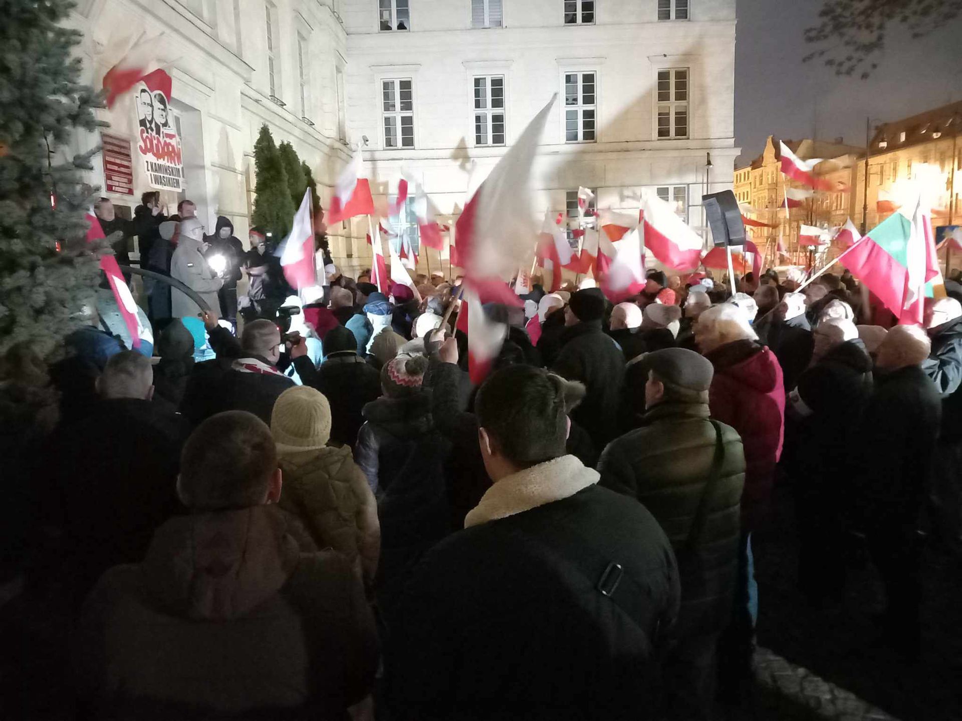 W Bydgoszczy manifestowali zwolennicy PiS, domagali się uwolnienia Kamińskiego oraz Wąsika