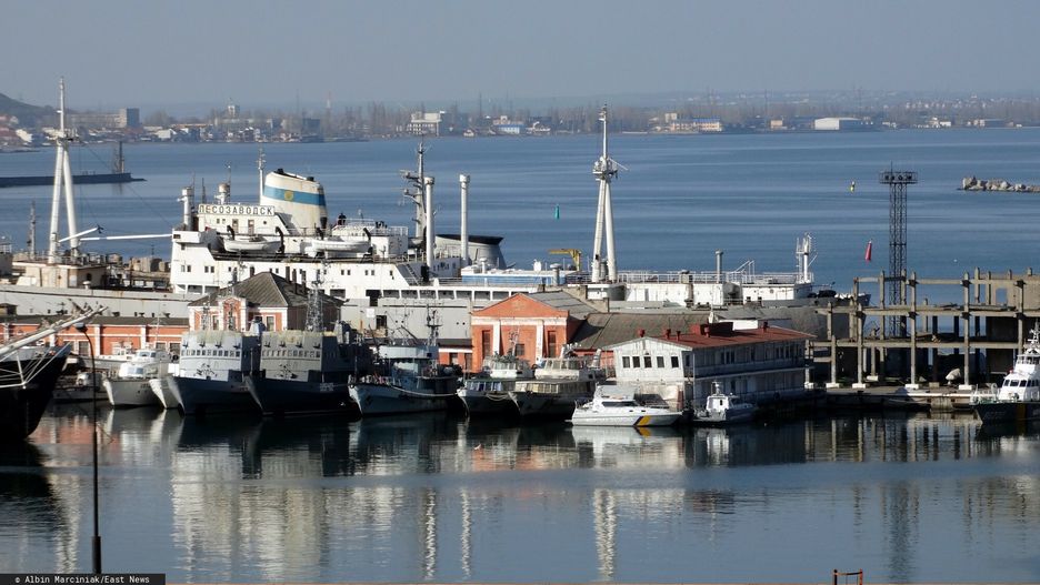 Port Morski w OdessiePHOTO: ALBIN MARCINIAK / EAST NEWS Kutry i okrety wojskowe w porcie w Odessie nad Morzem Czarnym, Marynarka Wojenna Ukrainy (ukr. ?????????-??????? ???? ???????? ??? ??????? (????) , Port Morski w Odessie na Ukrainie, Federacja Rosyjska zaatakowa?a i zajela ukrainskie okrety wojskowe na wodach miedzynarodowych Morza Czarnego, Cutters and military distances in the port of Odessa on the Black Sea, the Seaport in Odessa in Ukraine, the Russian Federation attacked and occupied Ukrainian military districts in the international waters of the Black Sea, Kutter und milit?rische Entfernungen im Hafen von Odessa am Schwarzen Meer, der Seehafen in Odessa in der Ukraine, die Russische F?deration attackierte und besetzte ukrainische Milit?rbezirke in den internationalen Gew?ssern des Schwarzen Meeres