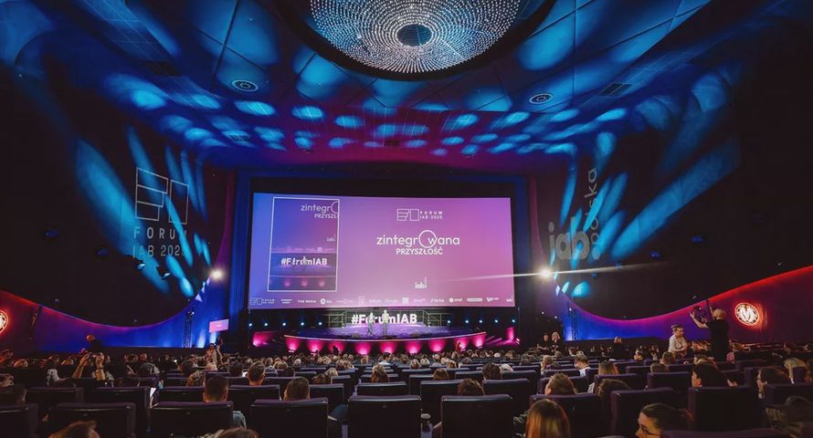 Zintegrowana przyszłość branży reklamy cyfrowej. Jakie odpowiedzi przyniosło Forum IAB 2025?