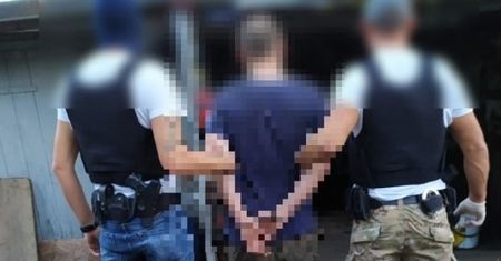 Naprawiał auto, przyjechała policja. Grozi mu 10 lat więzienia