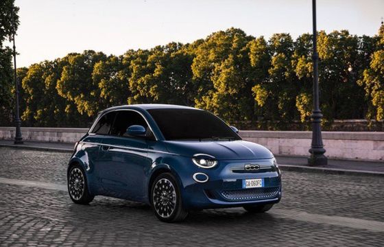 Fiat: nowa 500 "la Prima" w wersji hatchback (wideo)