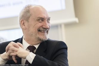 Macierewicz chce, by Niemcy oddały Polsce 5 BILIONÓW DOLARÓW za II wojnę światową?