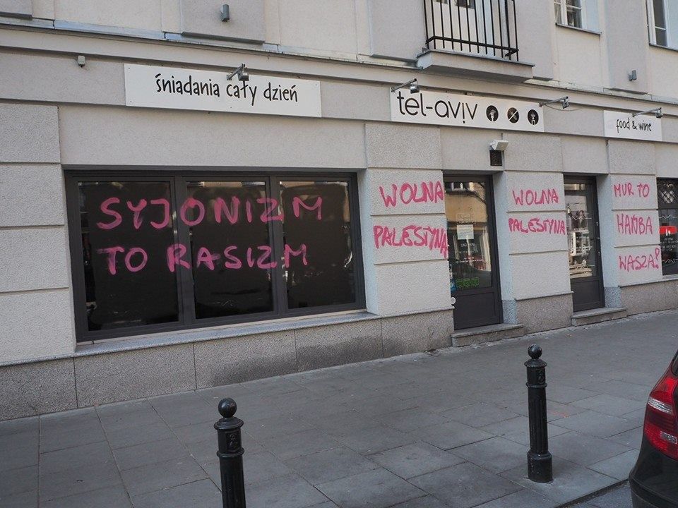 Pomalowano witrynę restauracji Tel-Aviv. "Syjonizm to rasizm", "Wolna Palestyna"