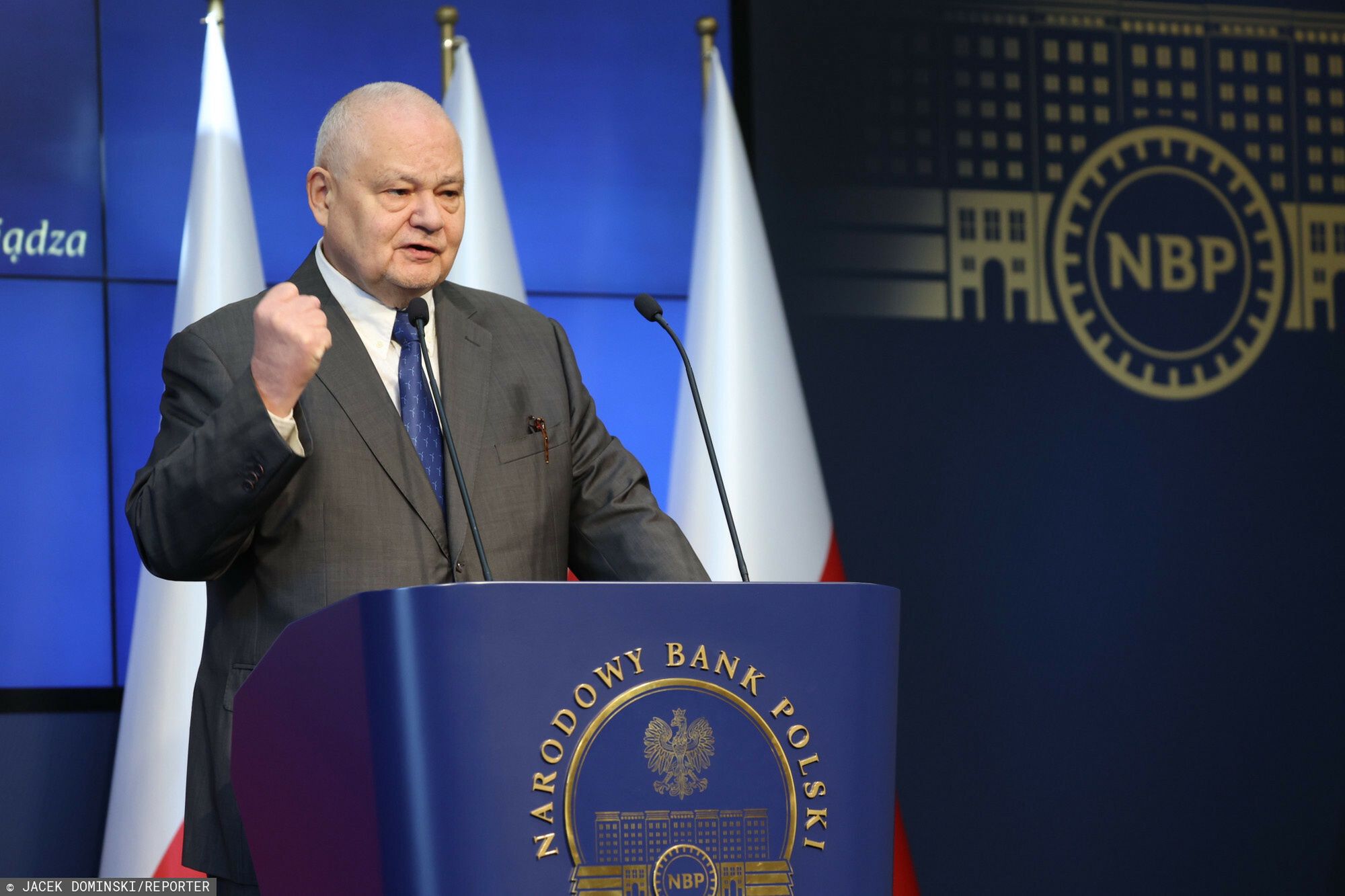 "NBP nadal ma w ręku kij" - pisze o działaniach Narodowego Banku Polskiego prof. Witold Orłowski. Na zdjęciu prezes NBP Adam Glapiński