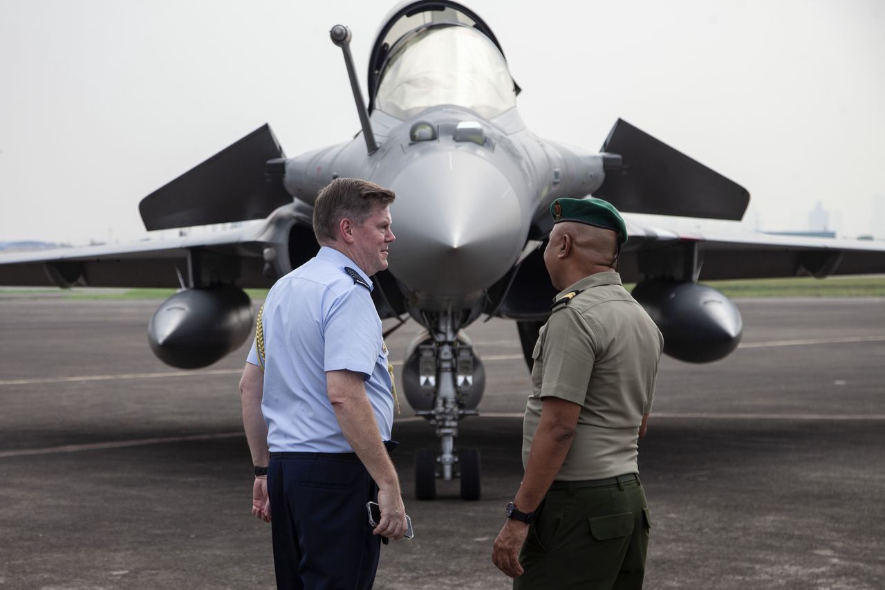 In the photo, a French Dassault Rafale multirole aircraft.