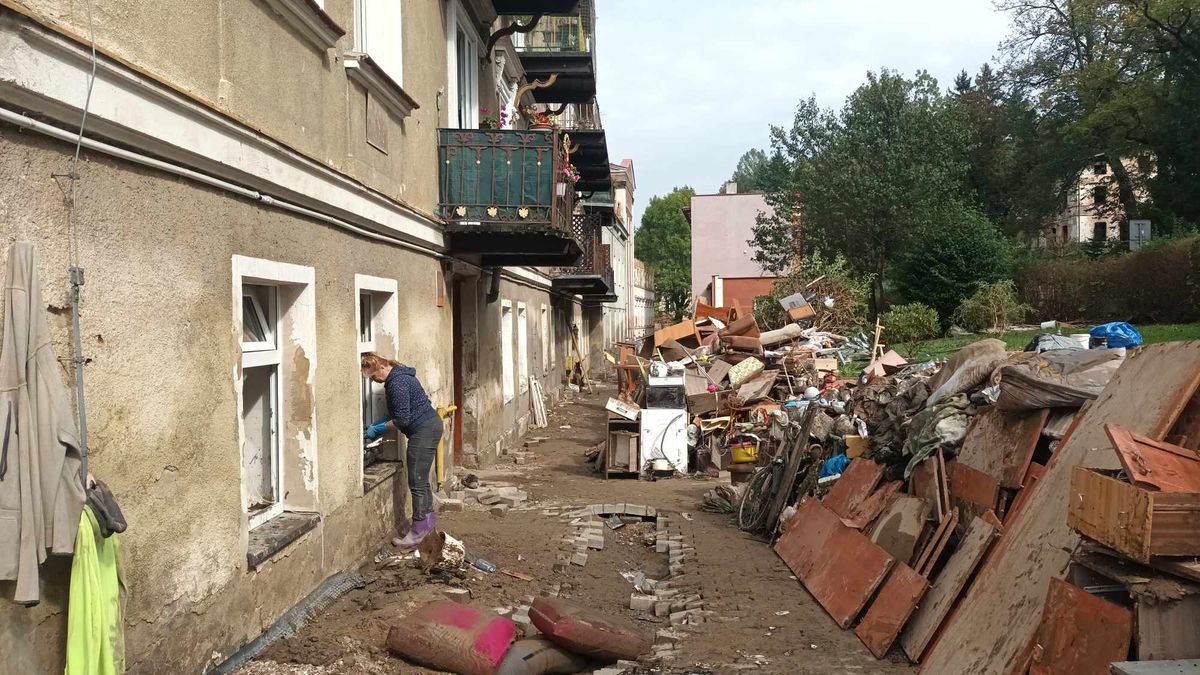 Mieszkańcy Lądka-Zdroju dochodzą do siebie po wielkiej wodzie